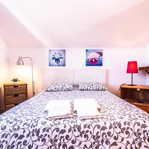 nice-view-apartment-bairro-alto.hotels-lisbon-portugal.com/